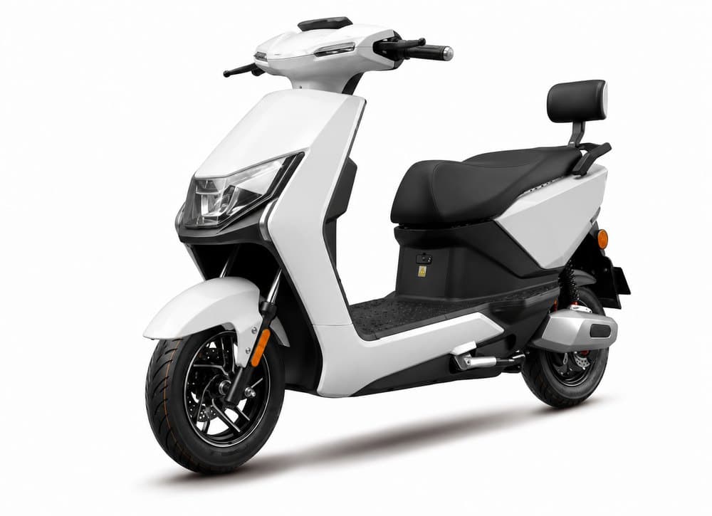 HISPEED Urban C11 — Urban, Sporty 800W scooter with rear top case, remote control and mirrors.